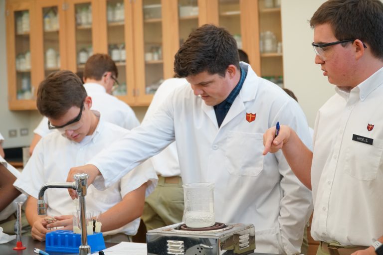 Biology Students Participate in STEM Lab