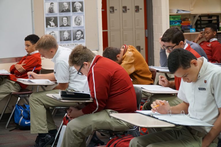 English Classes Kick-off Grade Level Reading Projects