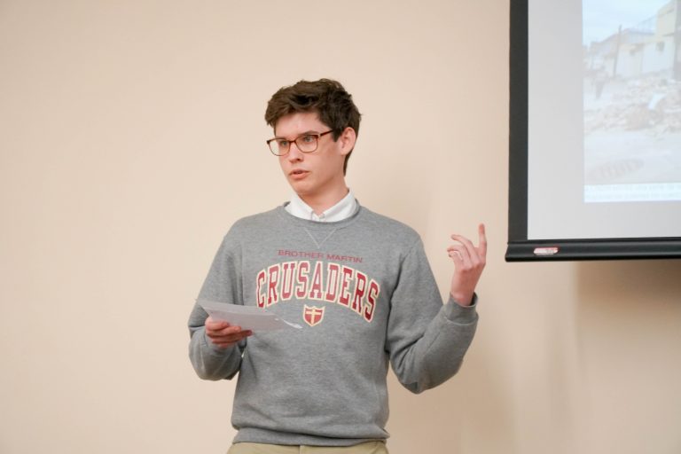 ‘La Mordida Perfecta’: Spanish Class Presents Mexican Shark Tank