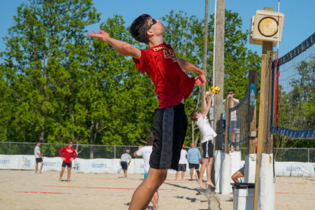 Beach Volleyball Finishes in First Place in Metro N.O. Region League