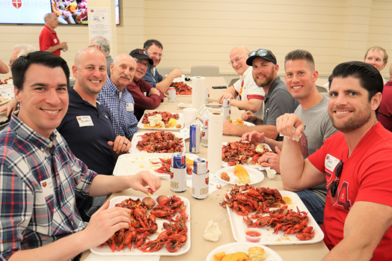 Alumni Gather for 2022 Seafood Dinner