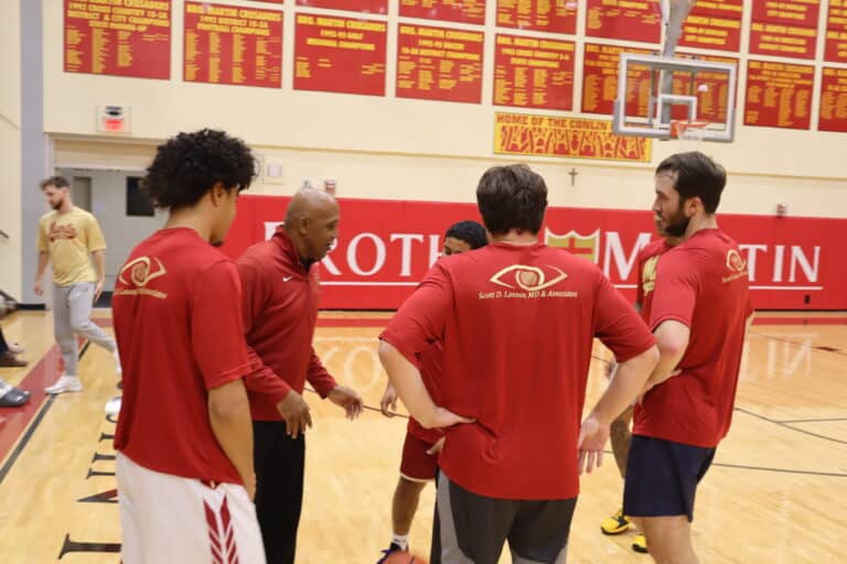 Basketball Alumni Return to the Court for the Alumni Game