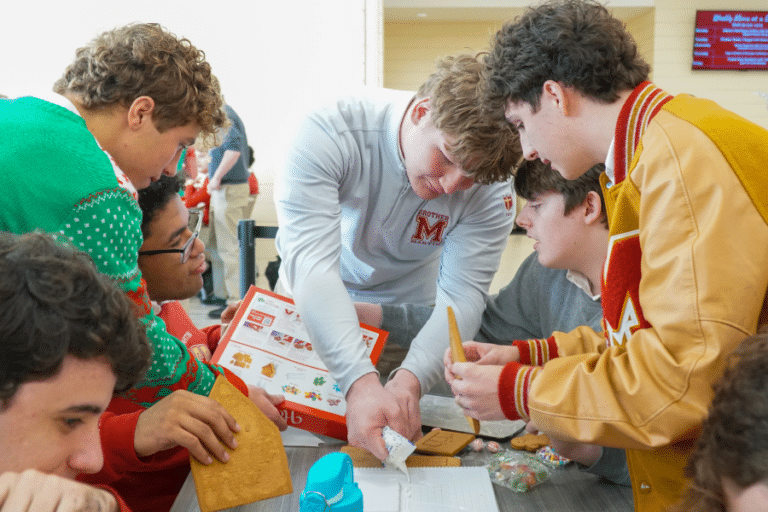 Merry Christmas Eve! Brother Martin Student Council Creates Merriment for Crusaders